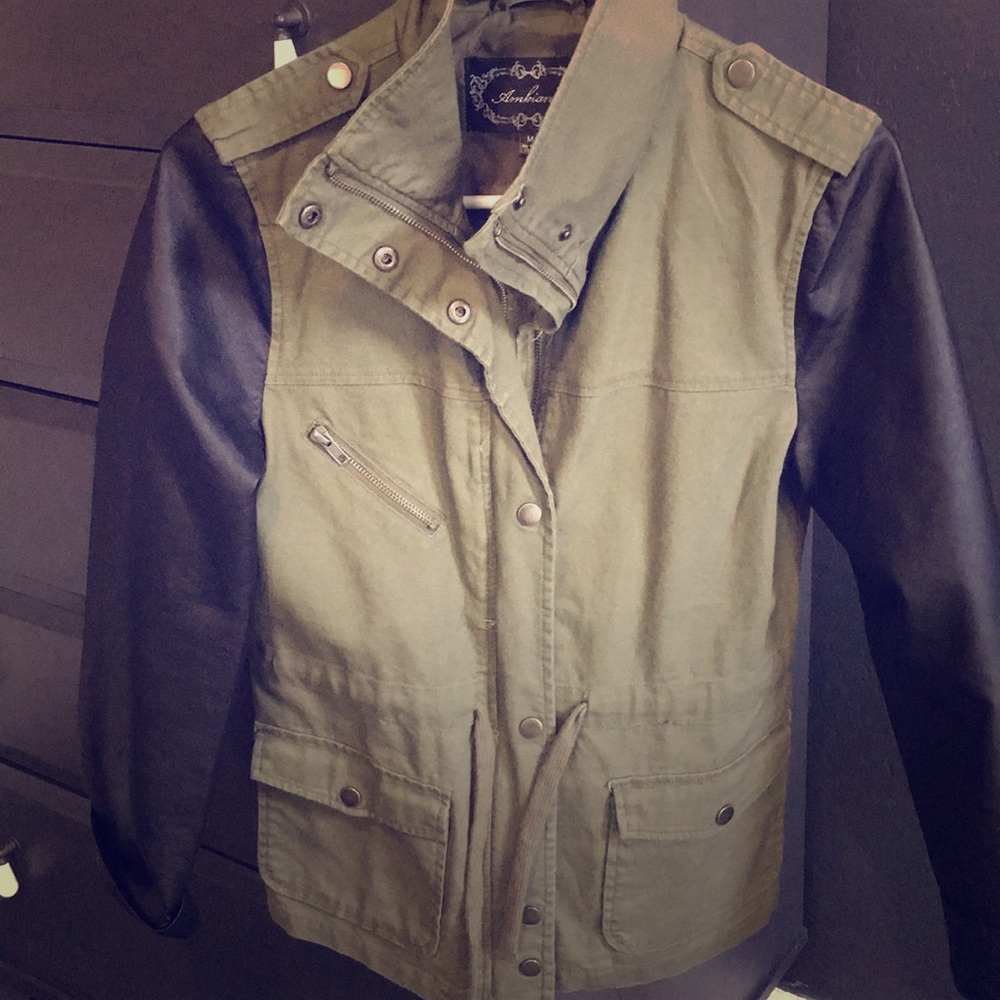 Jacket 🧥 pleather sleeves